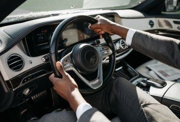 Transporte de luxo: o que muda quando a mobilidade precisa ser impecável