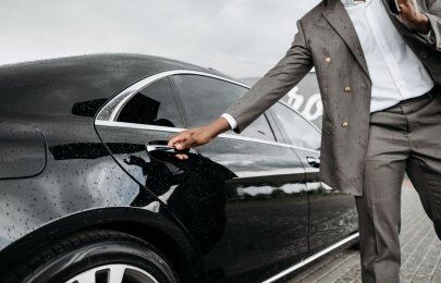 Carro executivo com motorista: prevenção de perdas na contratação