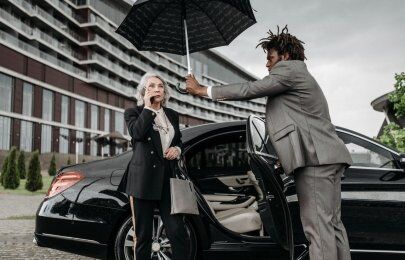 Transporte para hotéis: como elevar a experiência do hóspede com padrão executivo