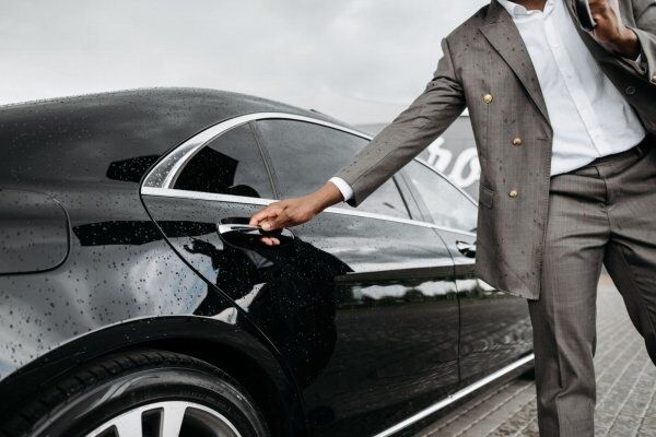 Carro executivo com motorista: prevenção de perdas na contratação