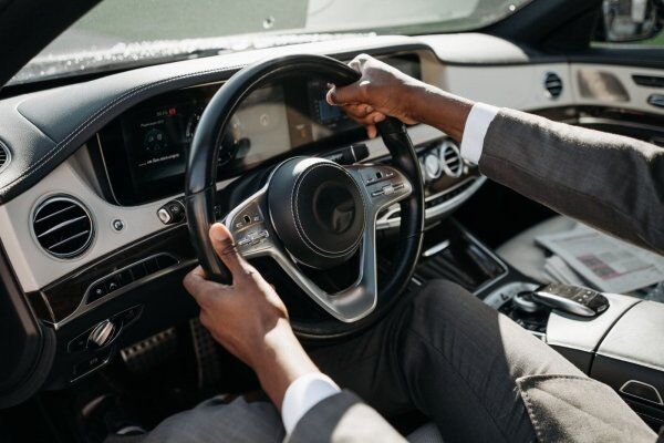 Transporte de luxo: o que muda quando a mobilidade precisa ser impecável