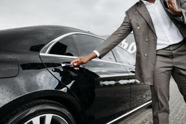 Carro executivo com motorista: prevenção de perdas na contratação